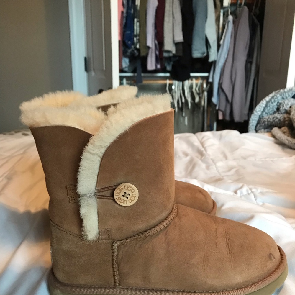 chestnut bailey button uggs